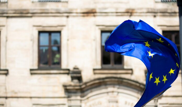 Hus with EU-flag in front. Photo by Markus Spiske on Unsplash.com