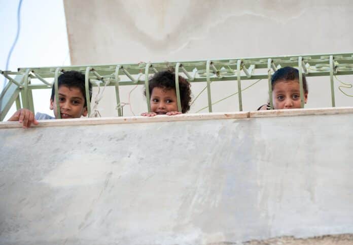 Børn i Balata Flygtningelejr i Nablus, Vestbredden, Palæstinensiske Territorier, 8. august 2011. Foto: Almonroth. (CC BY-SA 3.0).