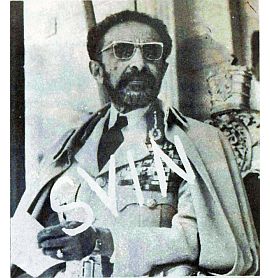 Etiopiens kejser Haile Selassie (Der står "svin" hen over billedet).